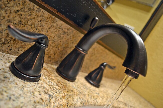 Building Photo - Luxury 3 bedroom 2 bath condo in Lakewood Ranch