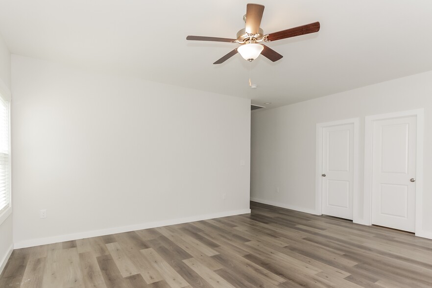 Building Photo - 5511 Laborde Ave