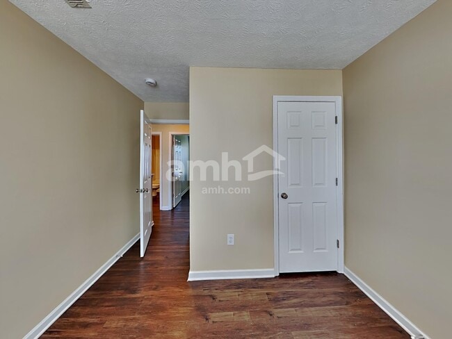 Building Photo - 5960 Driftwood Ct