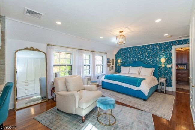 Building Photo - 3 Greenview Way