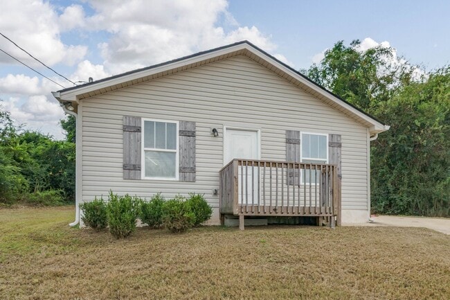 Primary Photo - Nice 3 Bed 2 Bath House Available Now! Cal...
