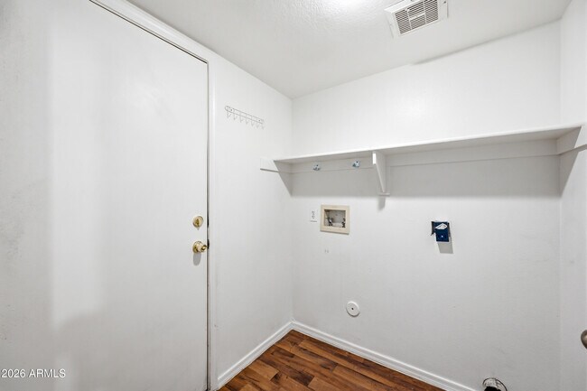 Building Photo - 1244 E Angela Dr