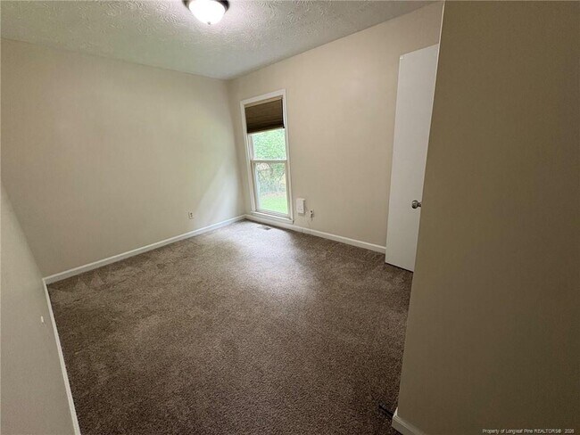 Building Photo - 491 Oates Dr
