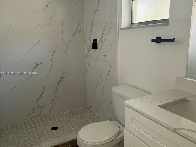 Building Photo - 501 Gardens Dr