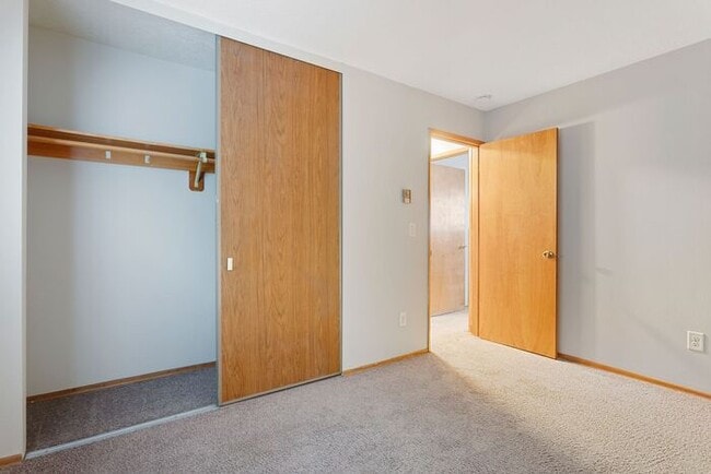 Building Photo - Remodeled 2 bedroom unit and a $1000 Gift card at move in!