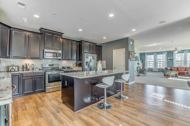 Building Photo - 3-bedroom, 2.5-bathroom condo with a great open-concept main level.