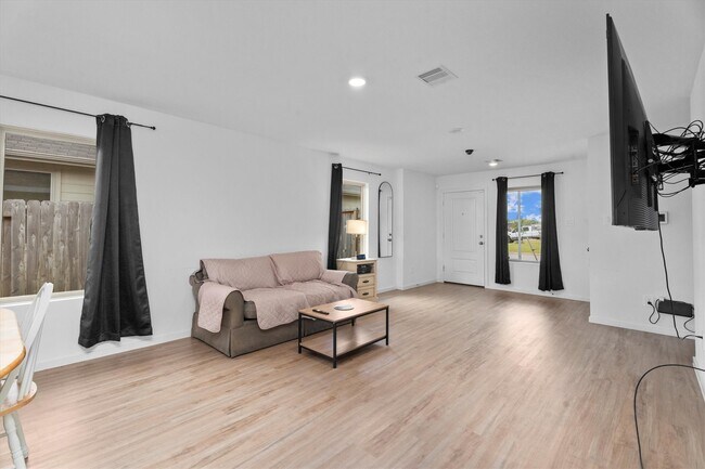 Building Photo - 732 Autumn Cherry Trl