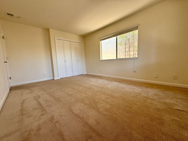 Building Photo - Don’t miss the opportunity to make this be...