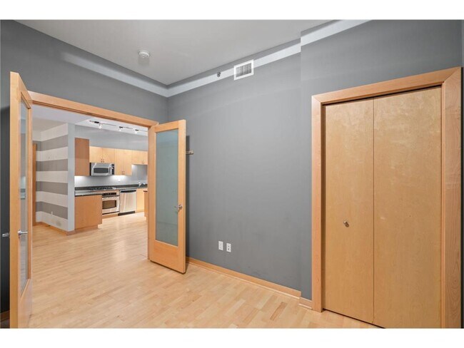 Building Photo - 401 N 2nd St