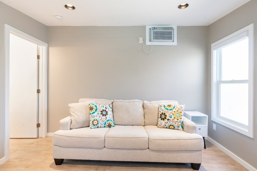 Building Photo - 930 Pueo St