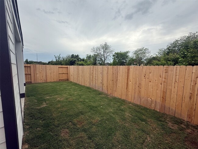 Building Photo - 2034 Olivos St