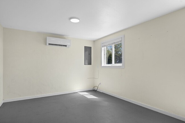 Building Photo - 3-Bed 2-Bath Home with Detached Studio Apartment!