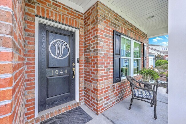 Building Photo - 4 Bedroom 3.5 Bath House in St. Johns Lake - Johns Island