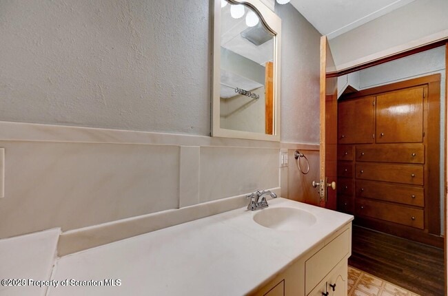 Building Photo - 1326 Winton St