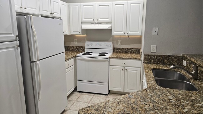 Building Photo - Spacious Two Bedroom Johns Island Condo Ri...