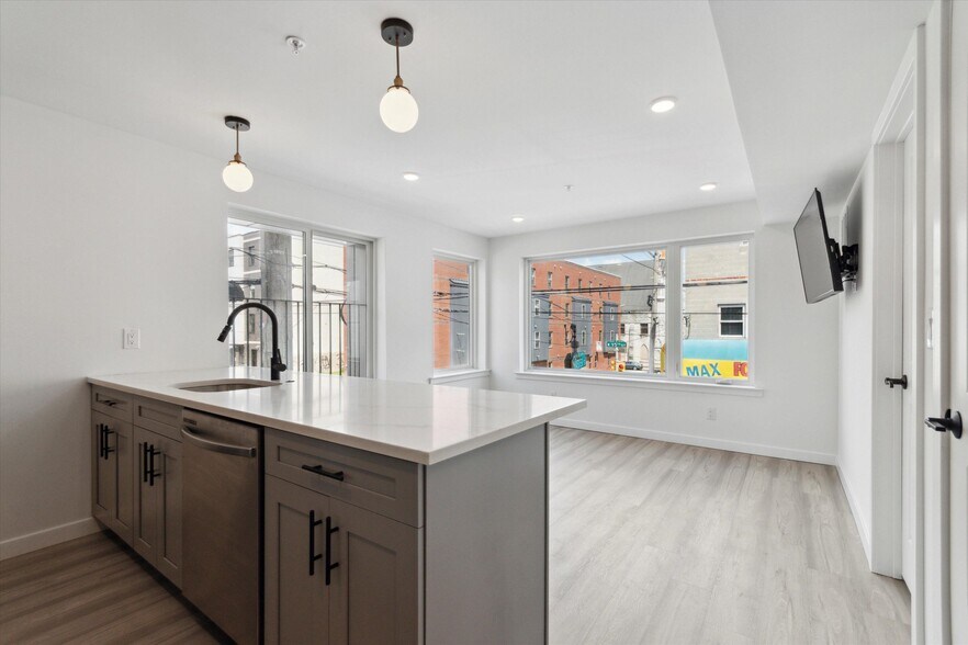 Building Photo - 1338 N 15th St