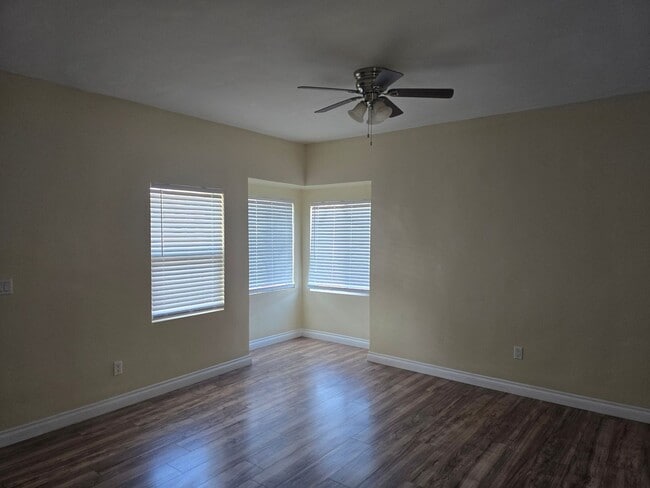 Building Photo - Large 2 bed 1 Bath House