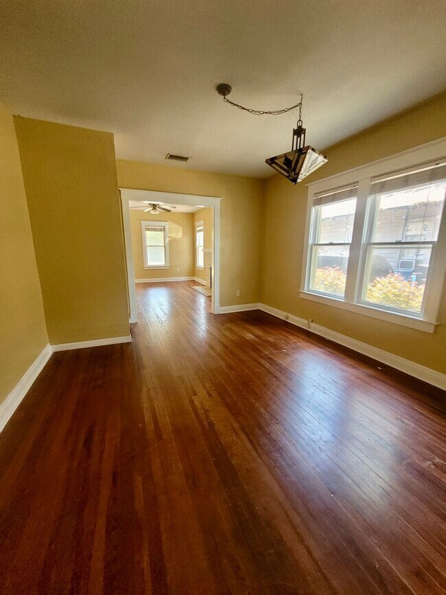 Building Photo - Charming 2 bed 1 bath in Historic District...