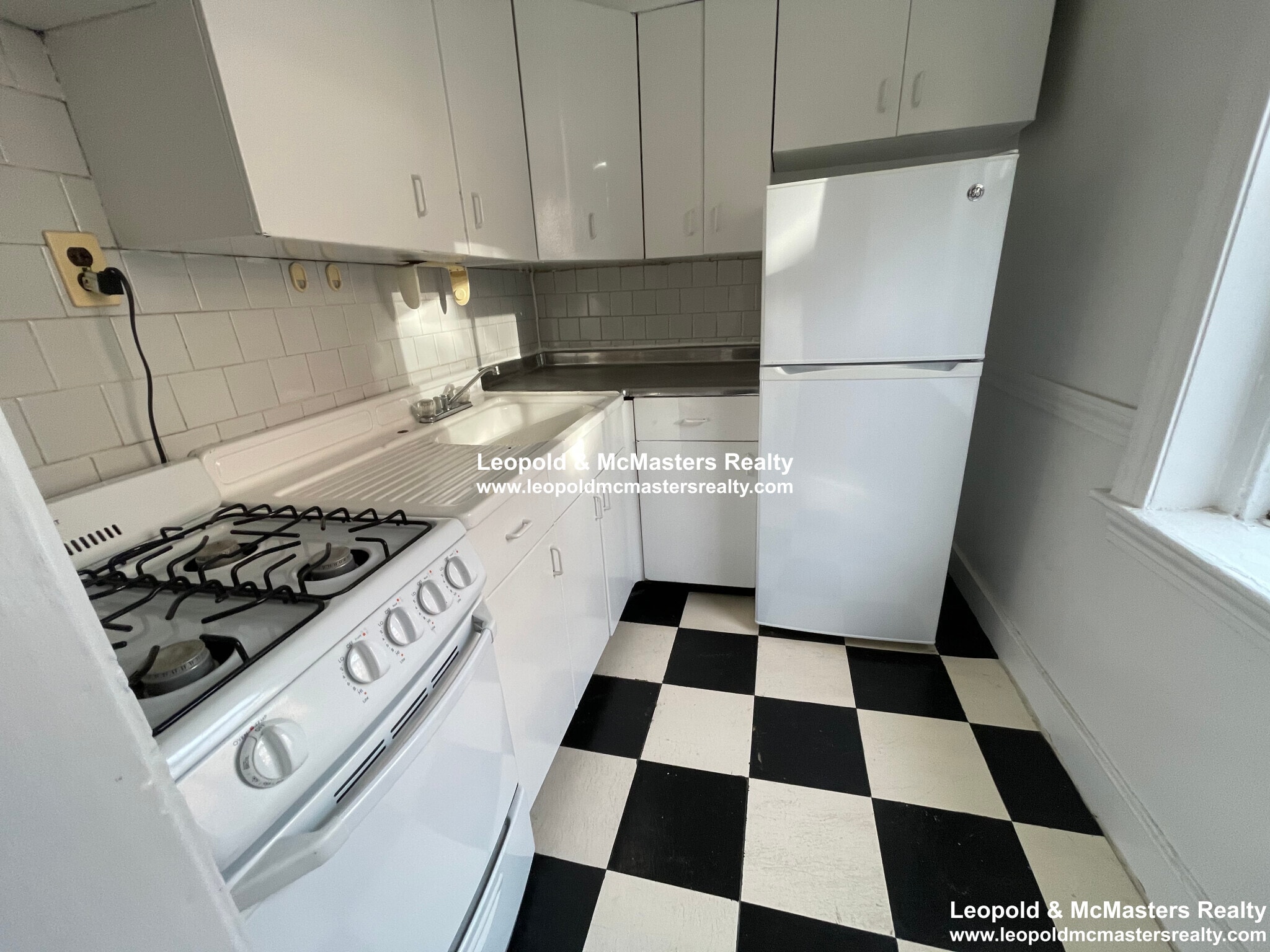 Building Photo - 24 Garden St