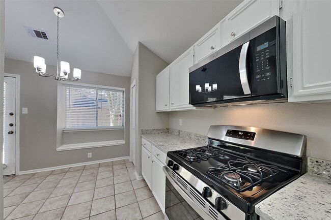 Building Photo - 17423 Saxon Dr