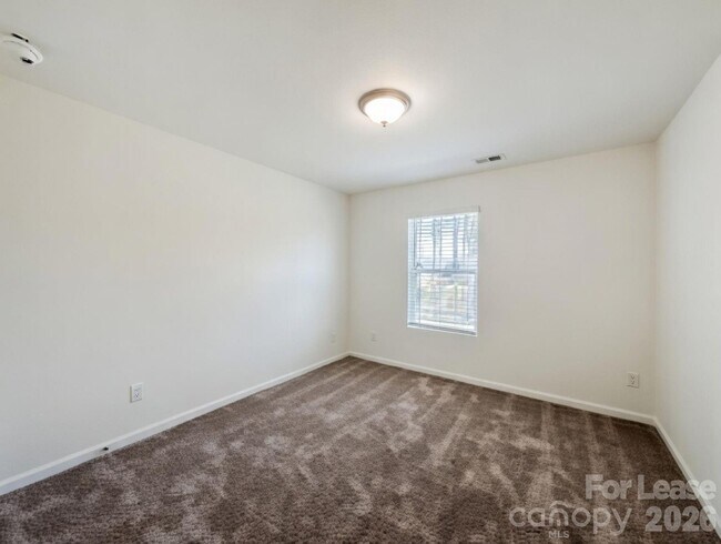 Building Photo - 2867 Aubrey St