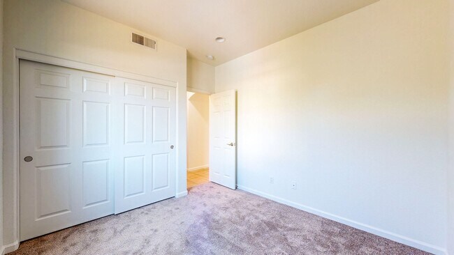Building Photo - Rincon Valley FIVE Bedroom Three Bathroom Single Family Home!