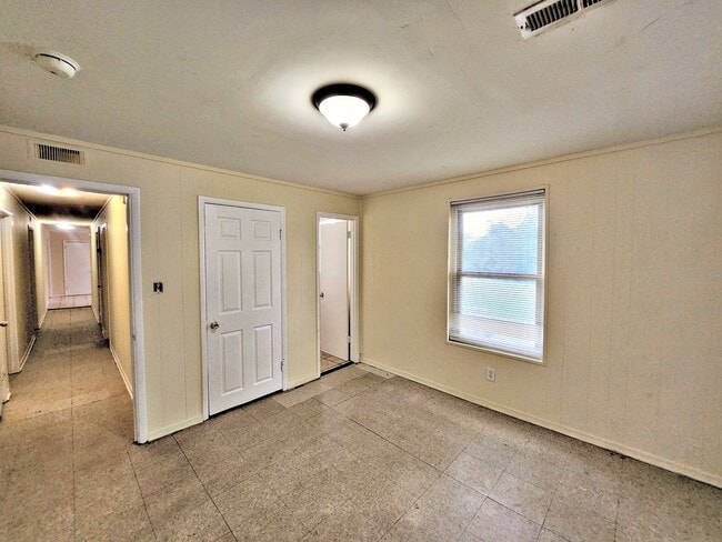 Building Photo - HOUSE FOR RENT - NW DECATUR