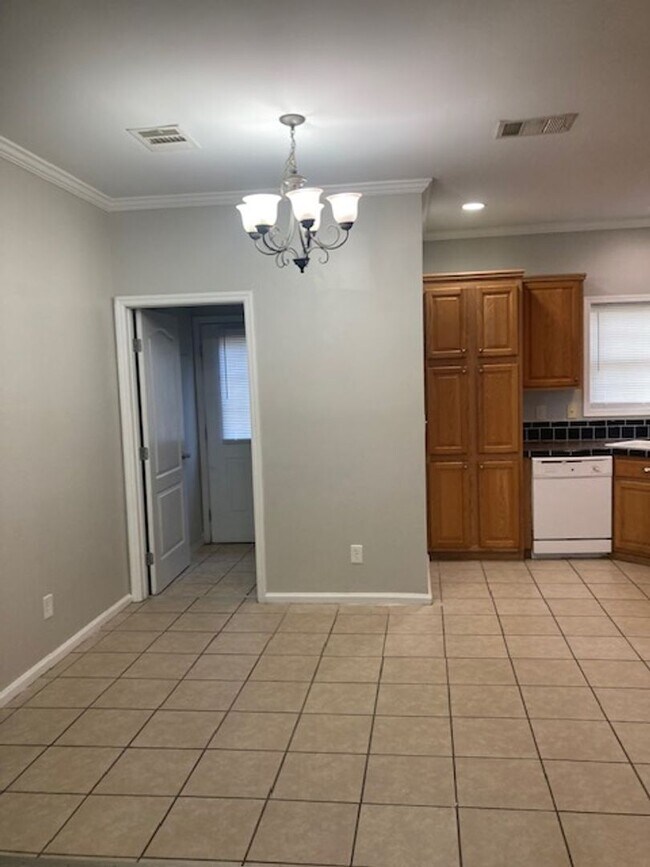 Building Photo - Gulfport 3 Bedroom