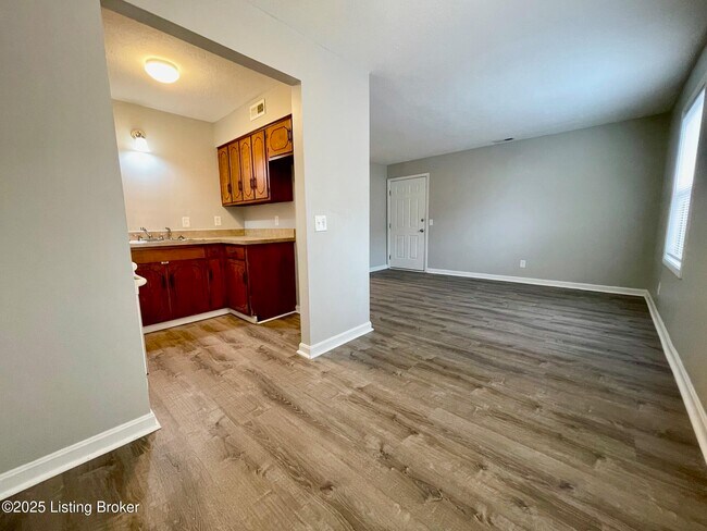 Building Photo - 1922 Silver St