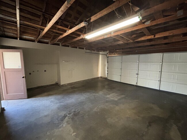 Building Photo - 3509 Shawnee Dr