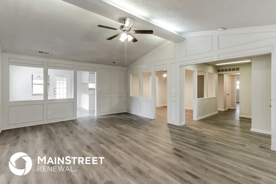 Building Photo - 1421 Pine Hill Dr