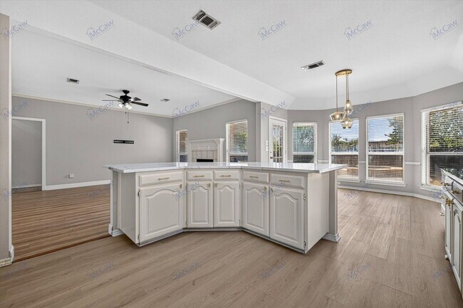 Building Photo - 305 Brazil Dr