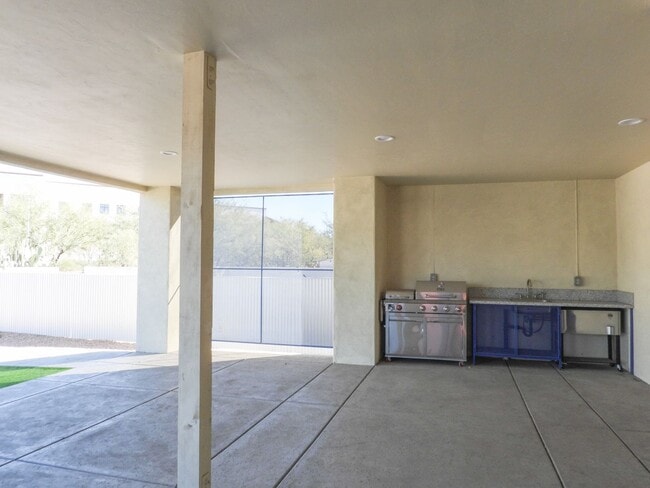 Building Photo - 3 Bedroom 2.5 Bath Home