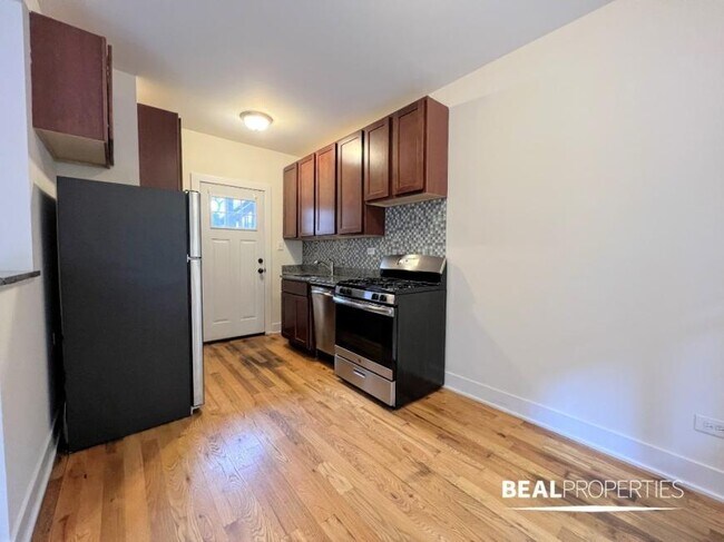 Building Photo - 1 bedroom in CHICAGO IL 60613