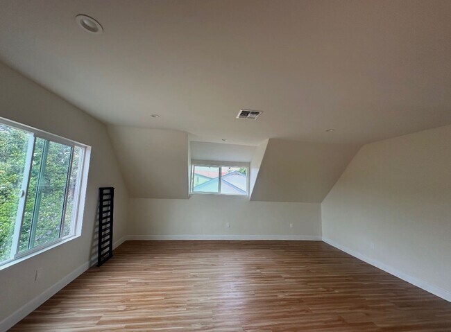 Building Photo - 584-588 Cypress