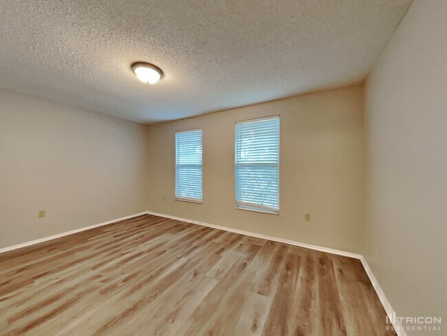 Building Photo - 6521 Bonnie Bay Cir N