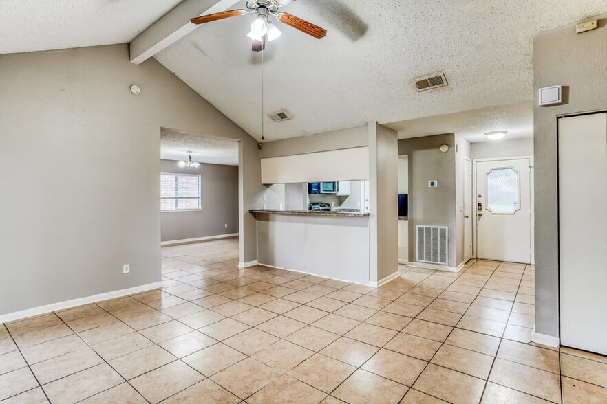 Building Photo - 19523 Elmtree Estates Dr