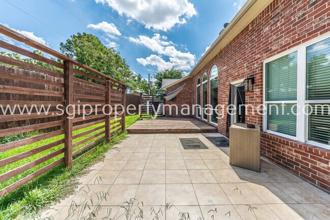 Building Photo - 6001 Pinwood Cir