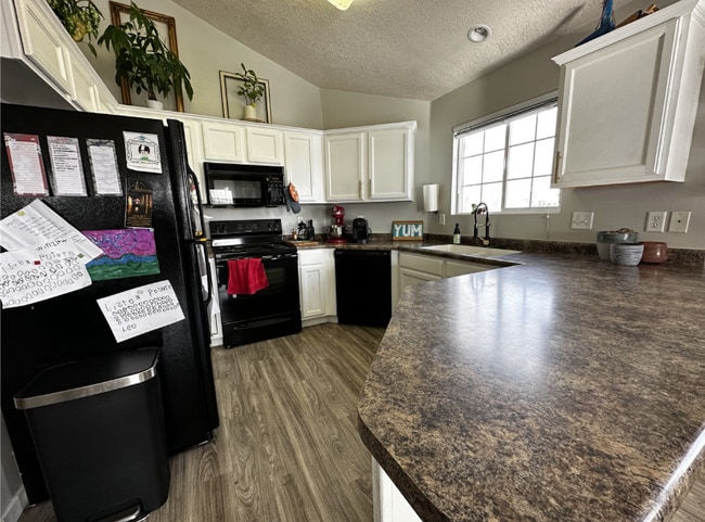 Building Photo - 115 Daybreak Ln