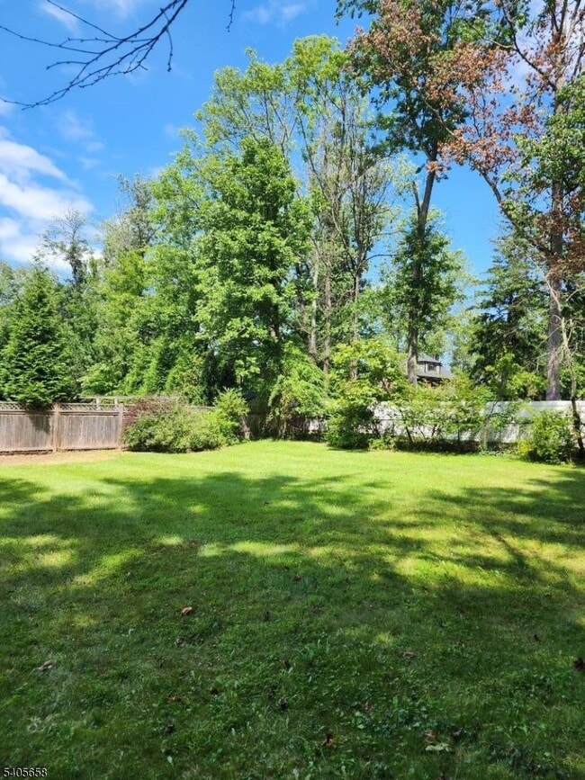 Building Photo - 23 Old Farm Rd