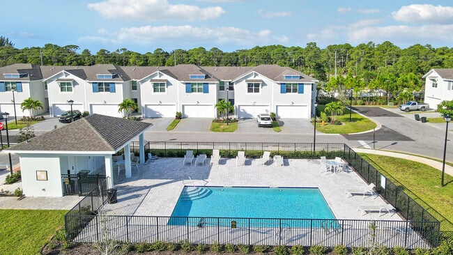 Building Photo - 5719 SE Edgewater Cir