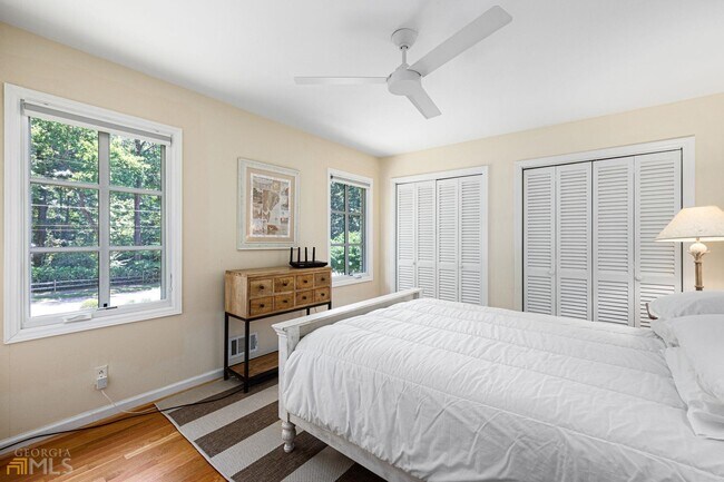 Building Photo - 521 Hollydale Ct NW