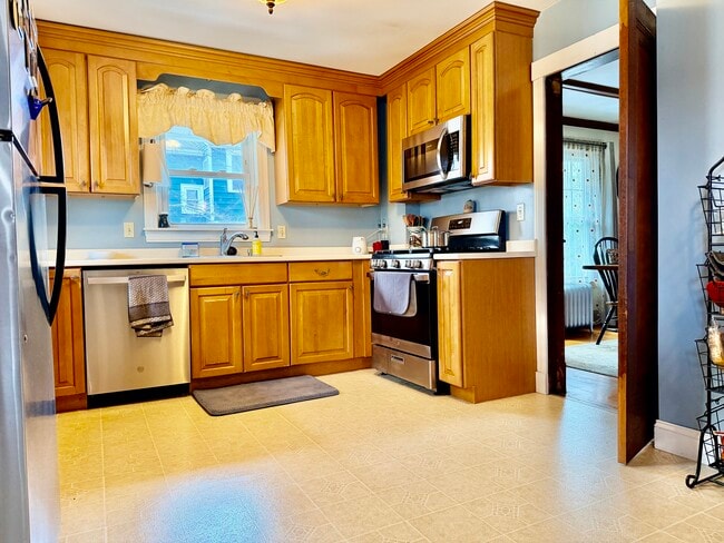 Building Photo - 740 Belmont St