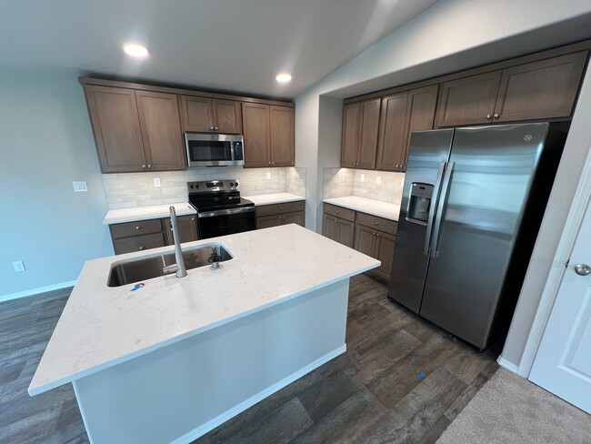 Building Photo - 3bd/2.5ba BRAND NEW Townhouse in West Vall...