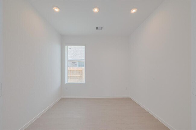 Building Photo - 6743 Iron Clover Dr