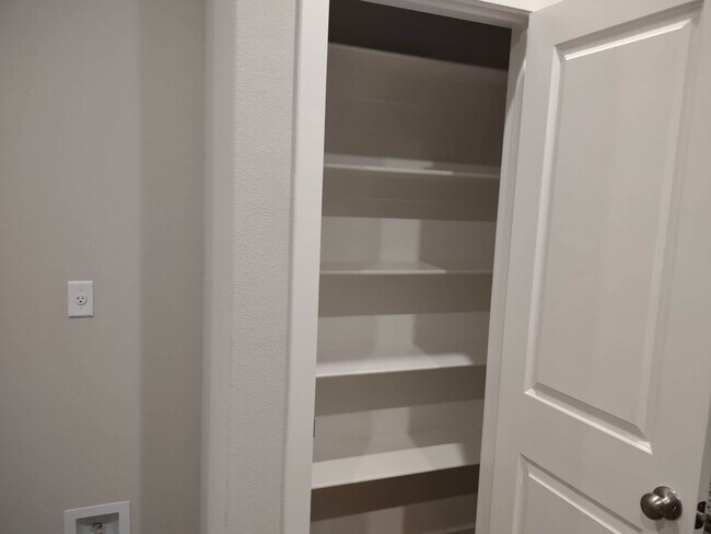 Building Photo - 2121 N Jayton Ave