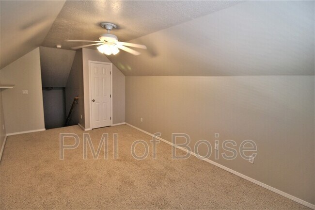 Building Photo - 3300 N Elmstone Ave