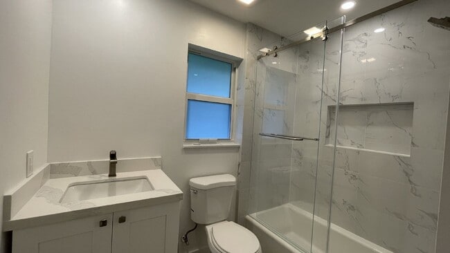 Building Photo - Spacious 3-Bedroom Oasis in Loxahatchee with 2 Full Baths