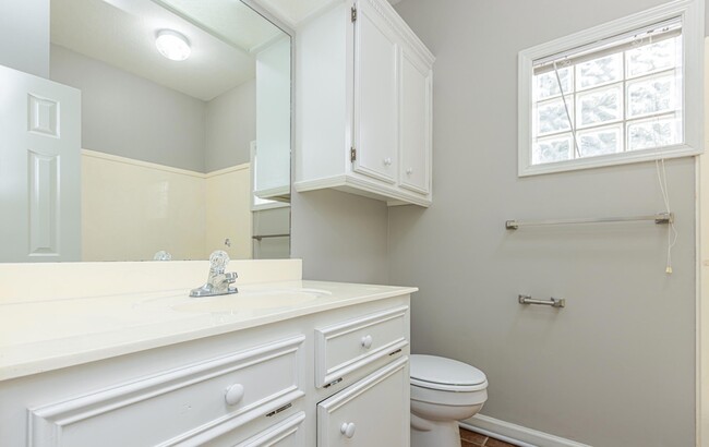 Building Photo - 5 Piedmont Cove