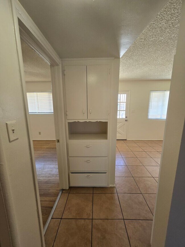 Building Photo - $1,550 ~ 2 Bedroom, 1 Bath for Rent